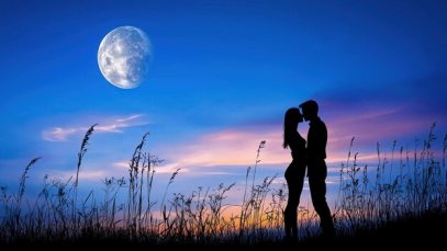 silhouette-couple-kissing-full-moon-valentines-day-love_1115211-2261